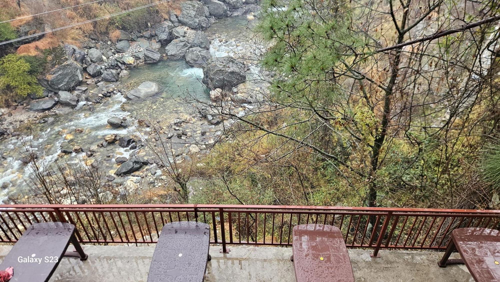 The Fiza Retreat Tirthan Banjār Exteriér fotografie